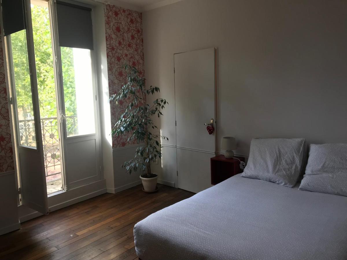 Un Jardin Dans La Ville Bed & Breakfast ชาลงส์-อ็อง-ชองปาญ ภายนอก รูปภาพ